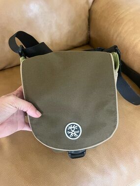 Crumpler 2 million dollar home- Green Camera Shoulder Bag